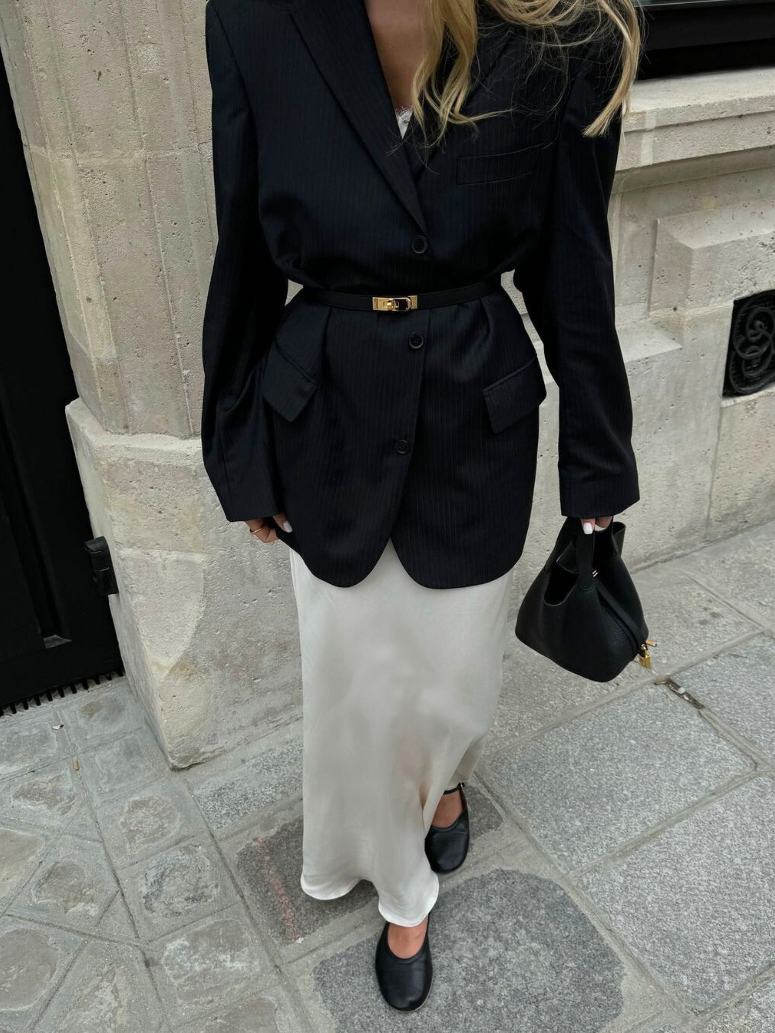 Glaiza | Sleek Gold-Lock Bucket Bag