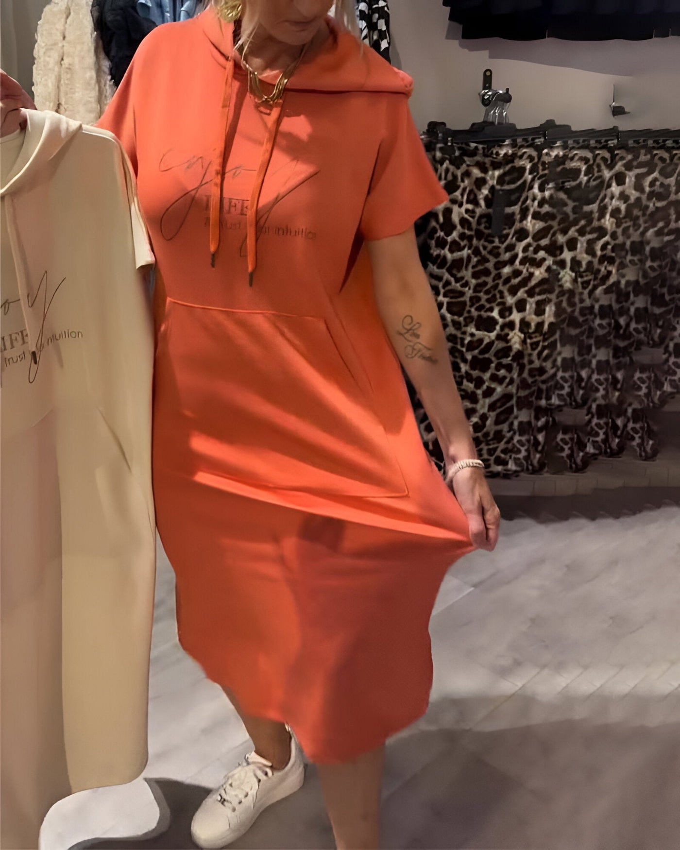 Marlowe & Co | Ebba™ Casual dress with hood and feminine fit