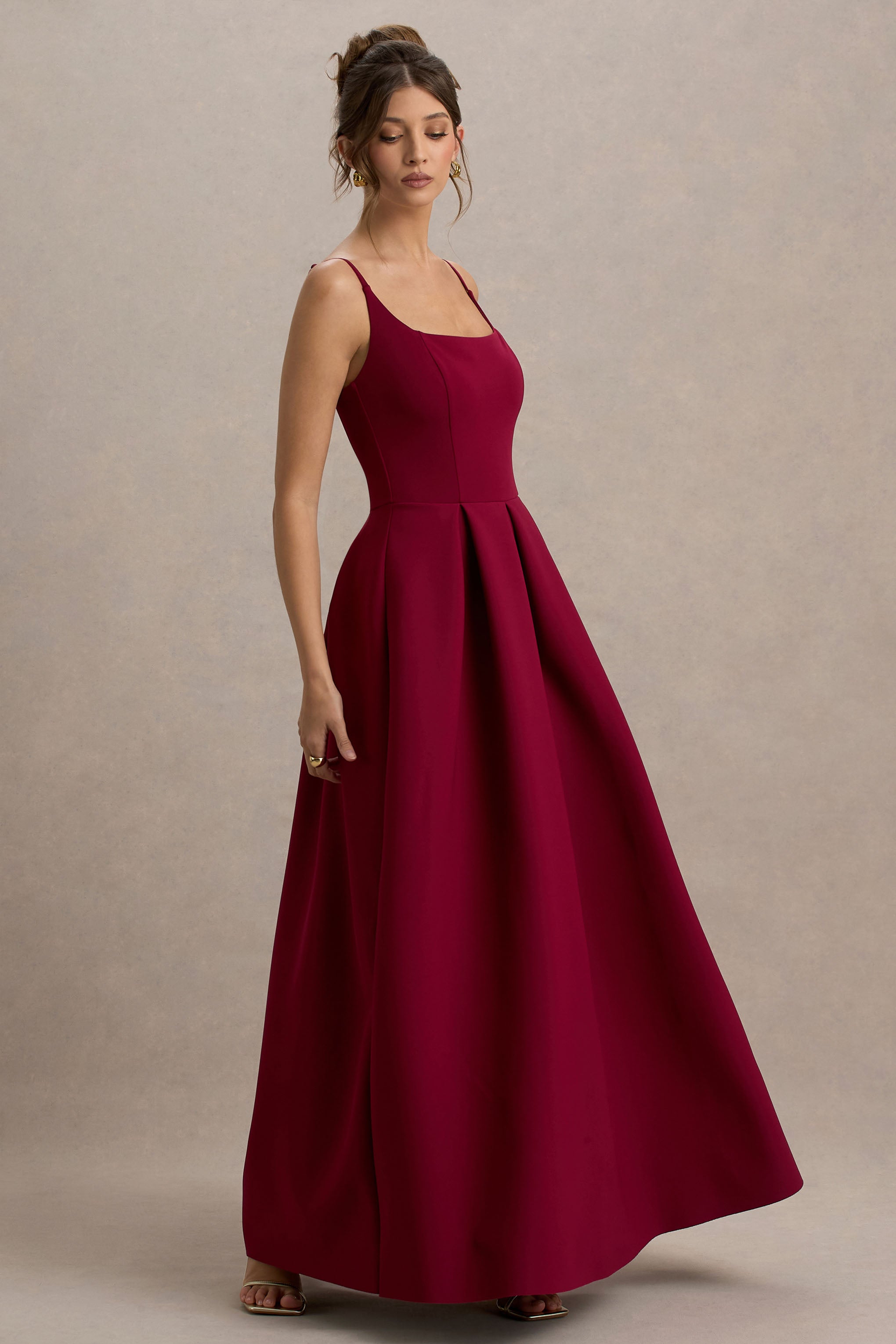 Bambina | Burgundy Scoop-Neck Pleated Maxi Dress